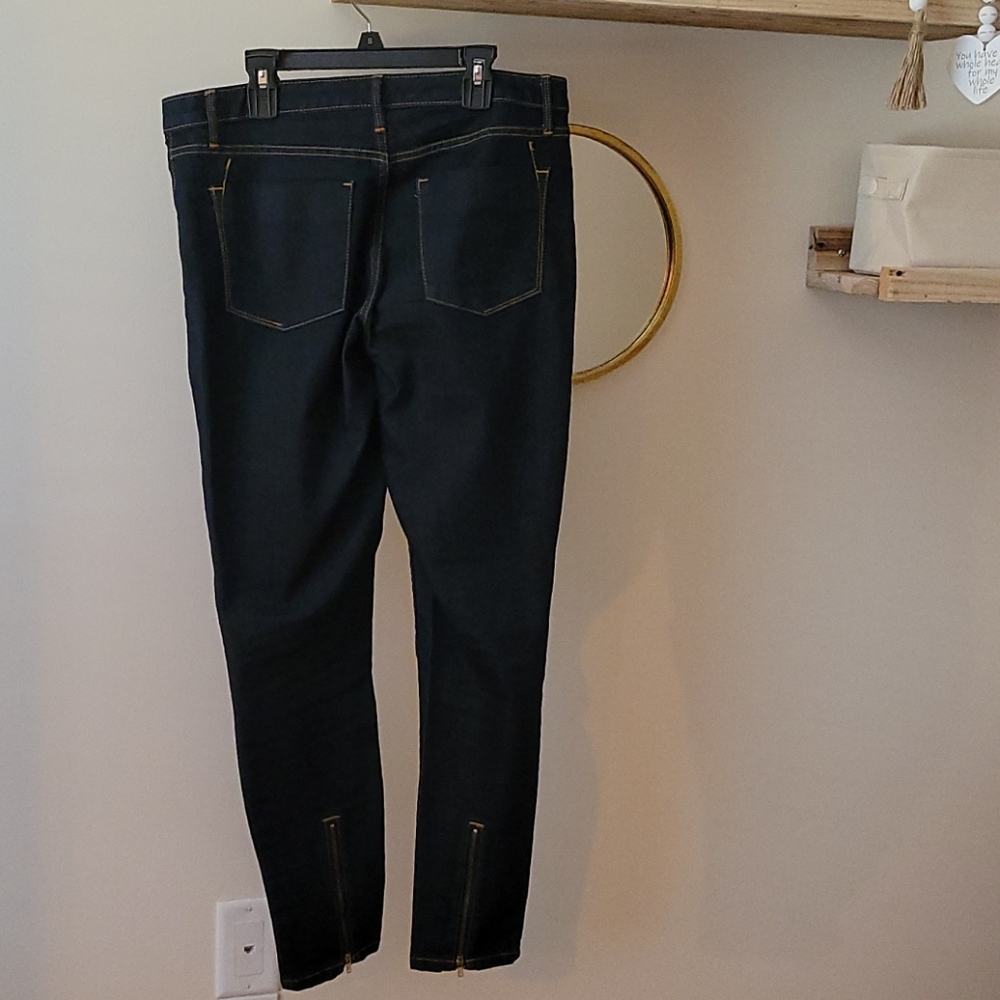 Mossimo Dark blue wash Ankle skinny size 8